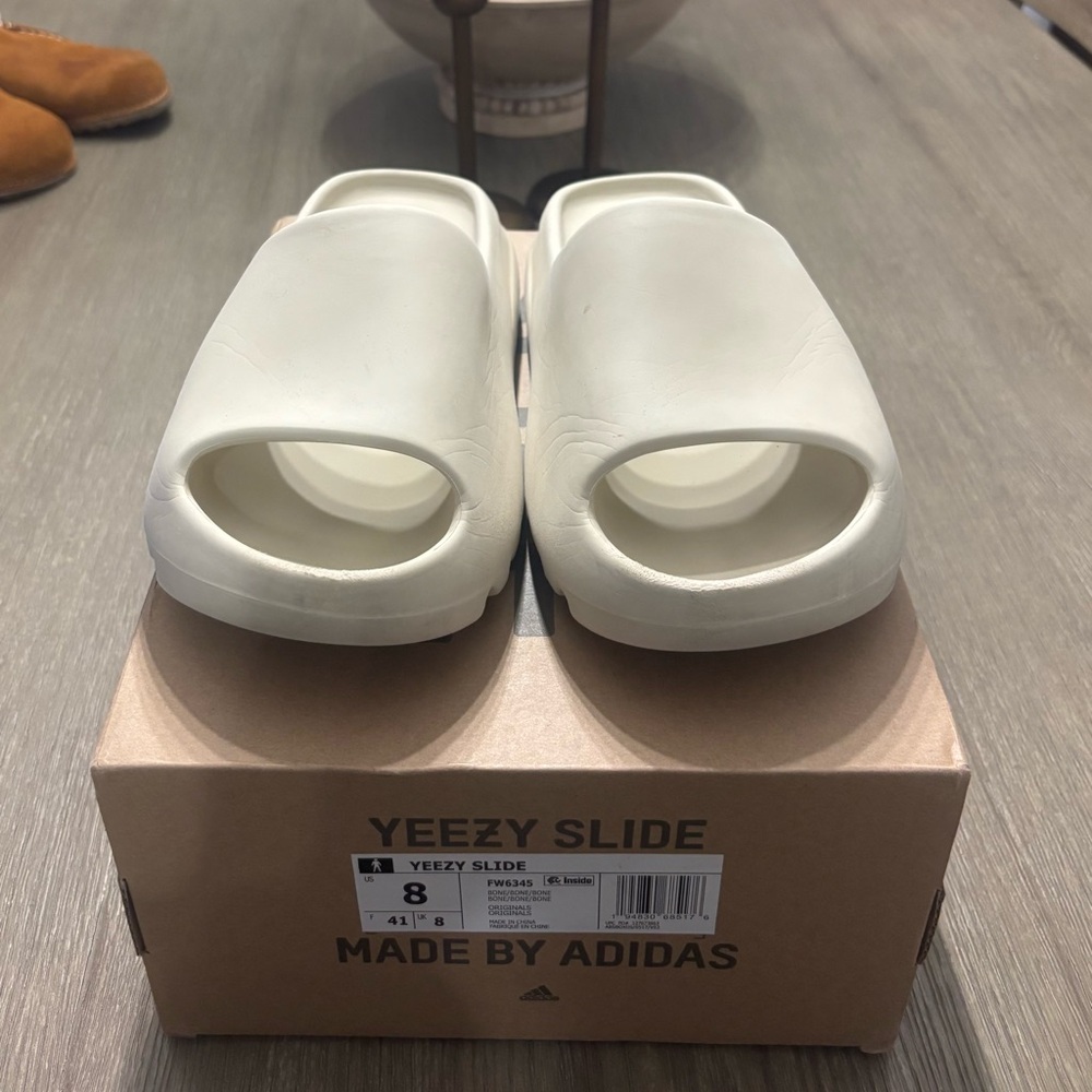 Adidas Yeezy Slides bone color size 8